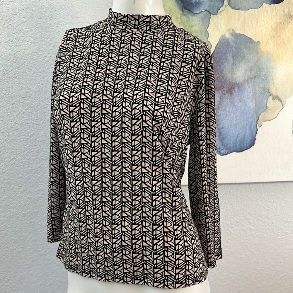 Vince Camuto Chic Black and Cream Blouse with Elegant Design